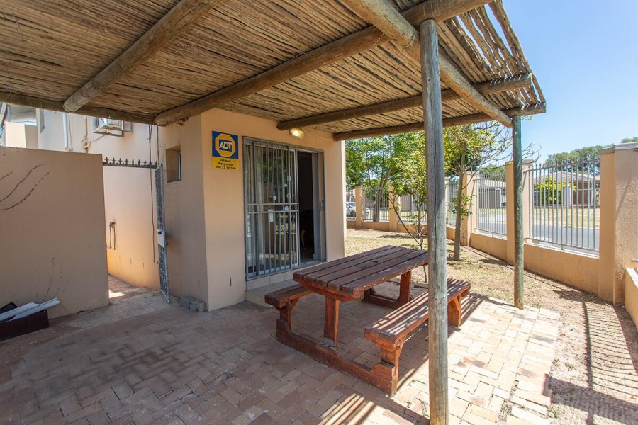 6 Bedroom Property for Sale in Vredekloof Heights Western Cape